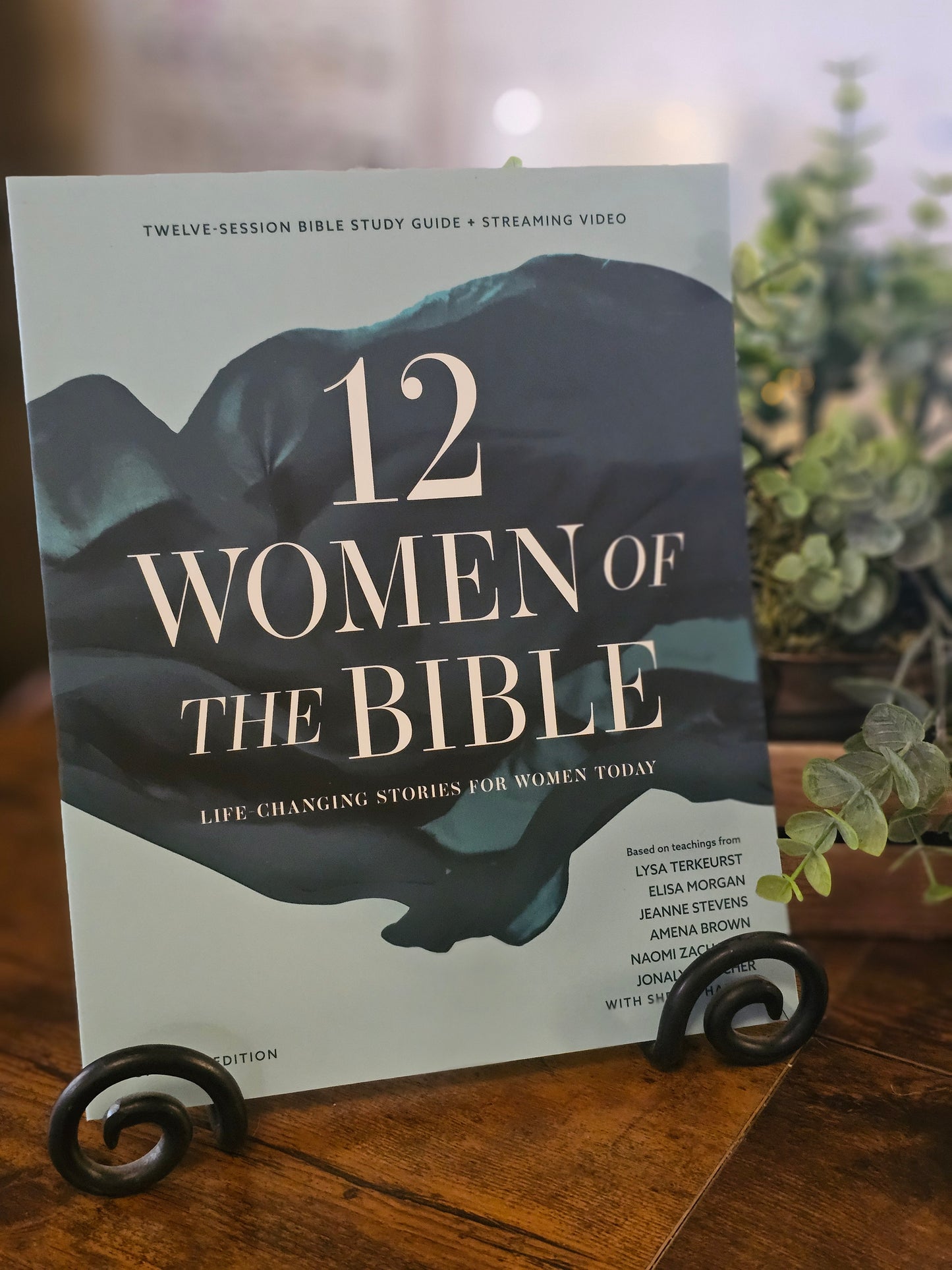 Book - 12 Women Of The Bible