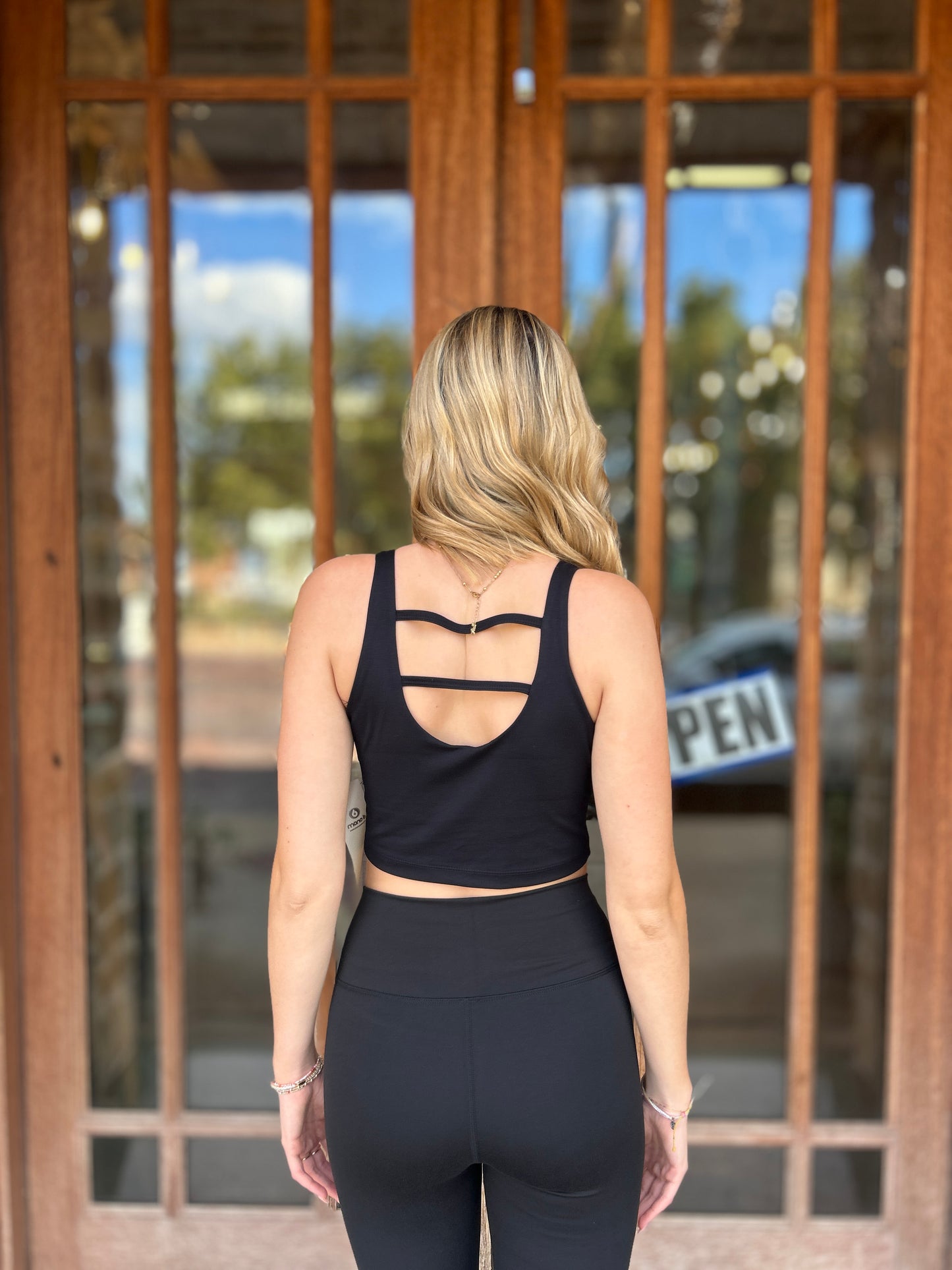 Athleisure | Venice Cloud Light U-Back Active Tank: Black