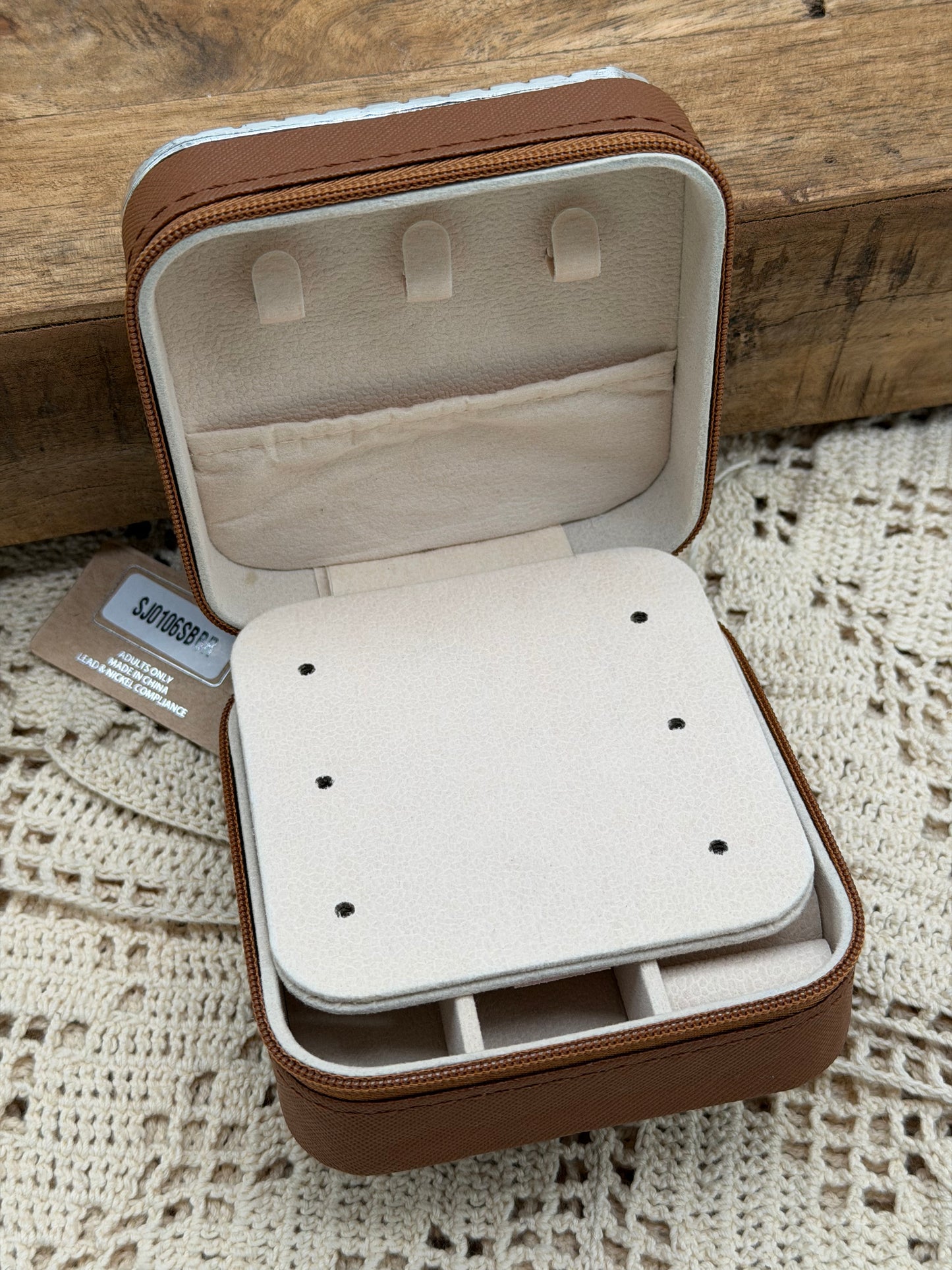 Jewelry | Case Brown Western Pattern Metal Plate