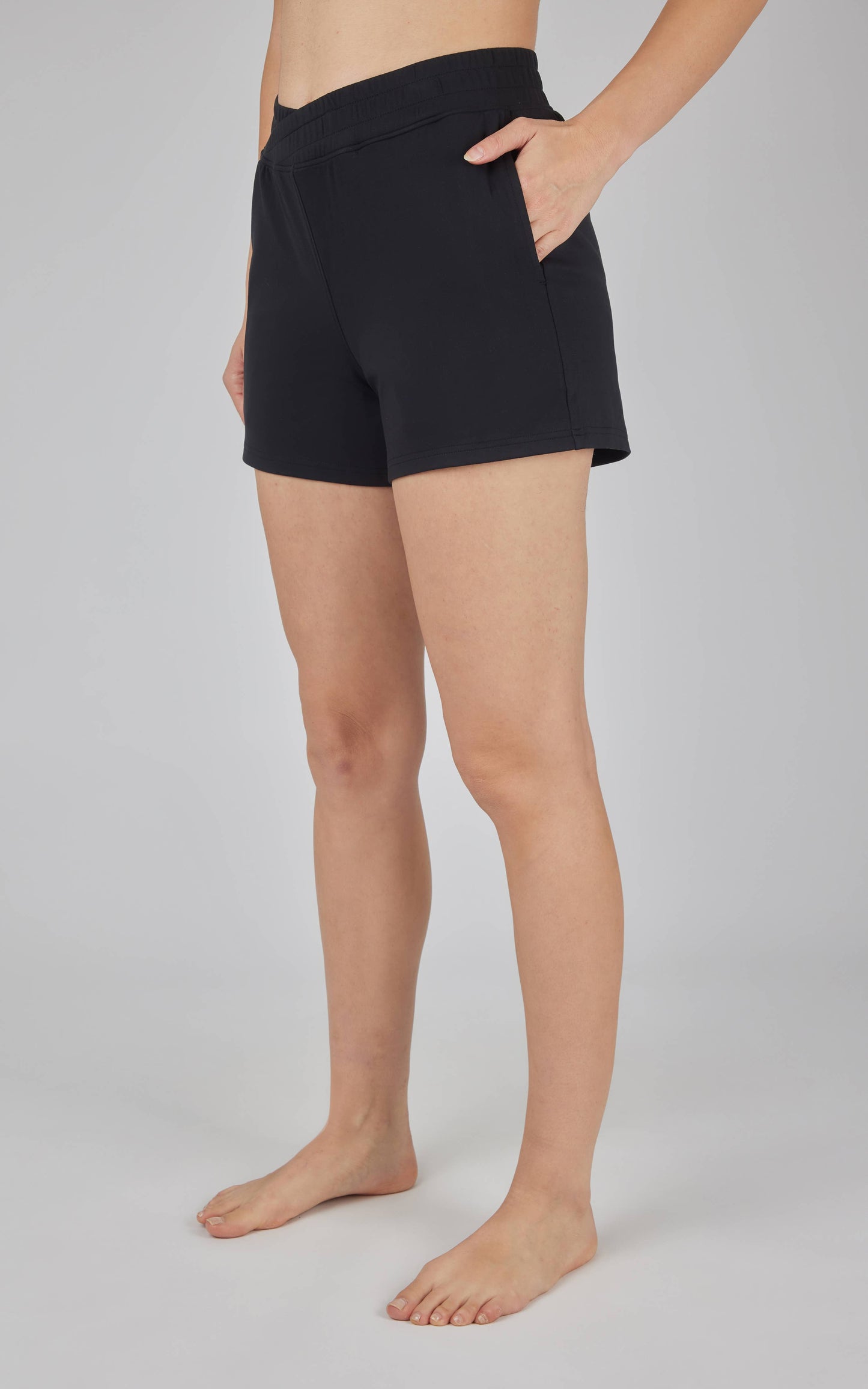 Shorts - 4" Crossover Detail