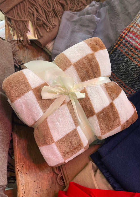 Linens | Cozy Checkered Throw Blanket