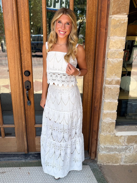 Set - Embroidered Top And Tiered Skirt