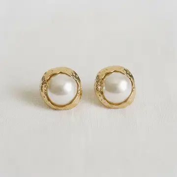 Pearl Elegant Round In Gold Setting