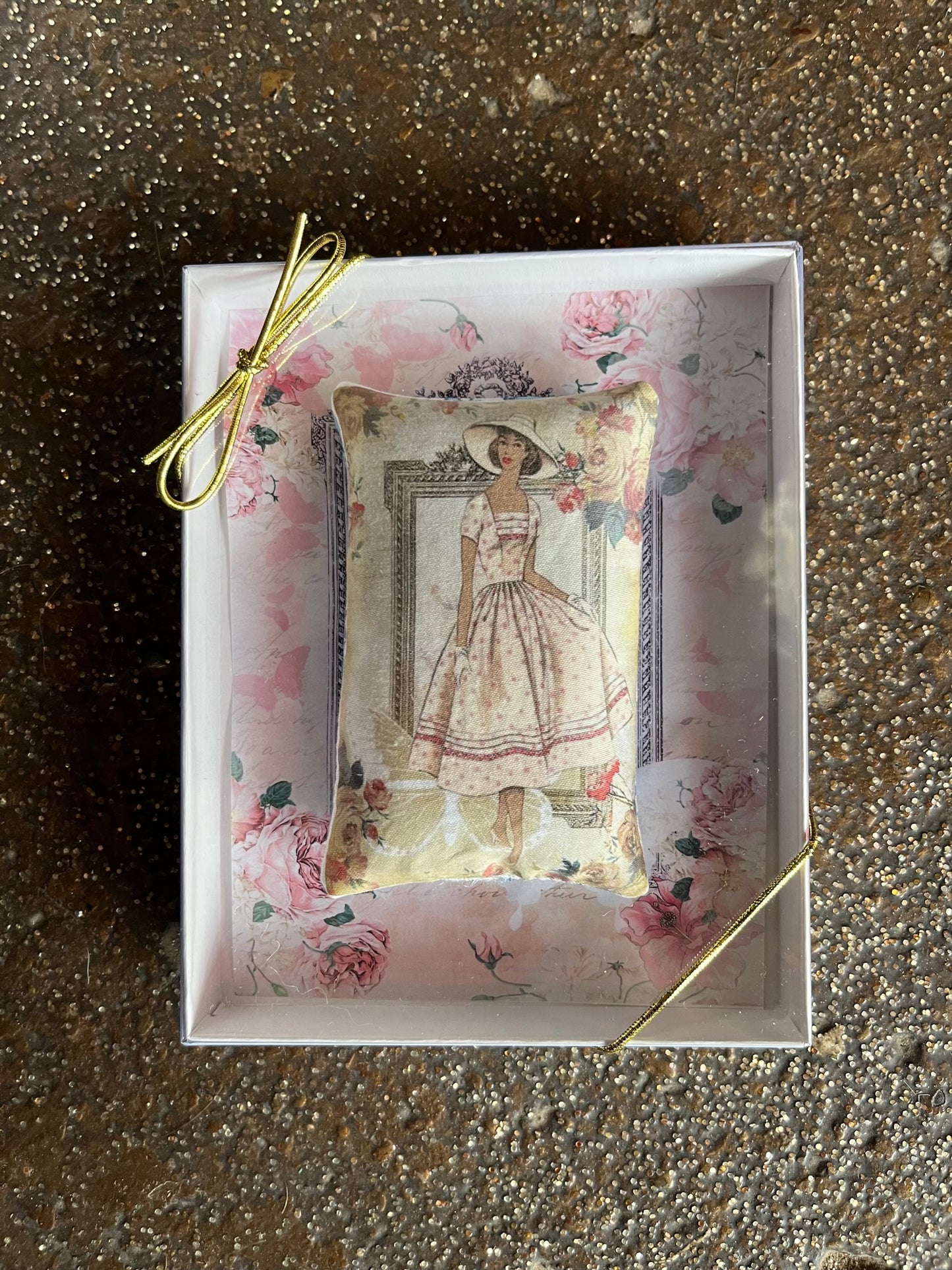 Home | Ladies Sachet