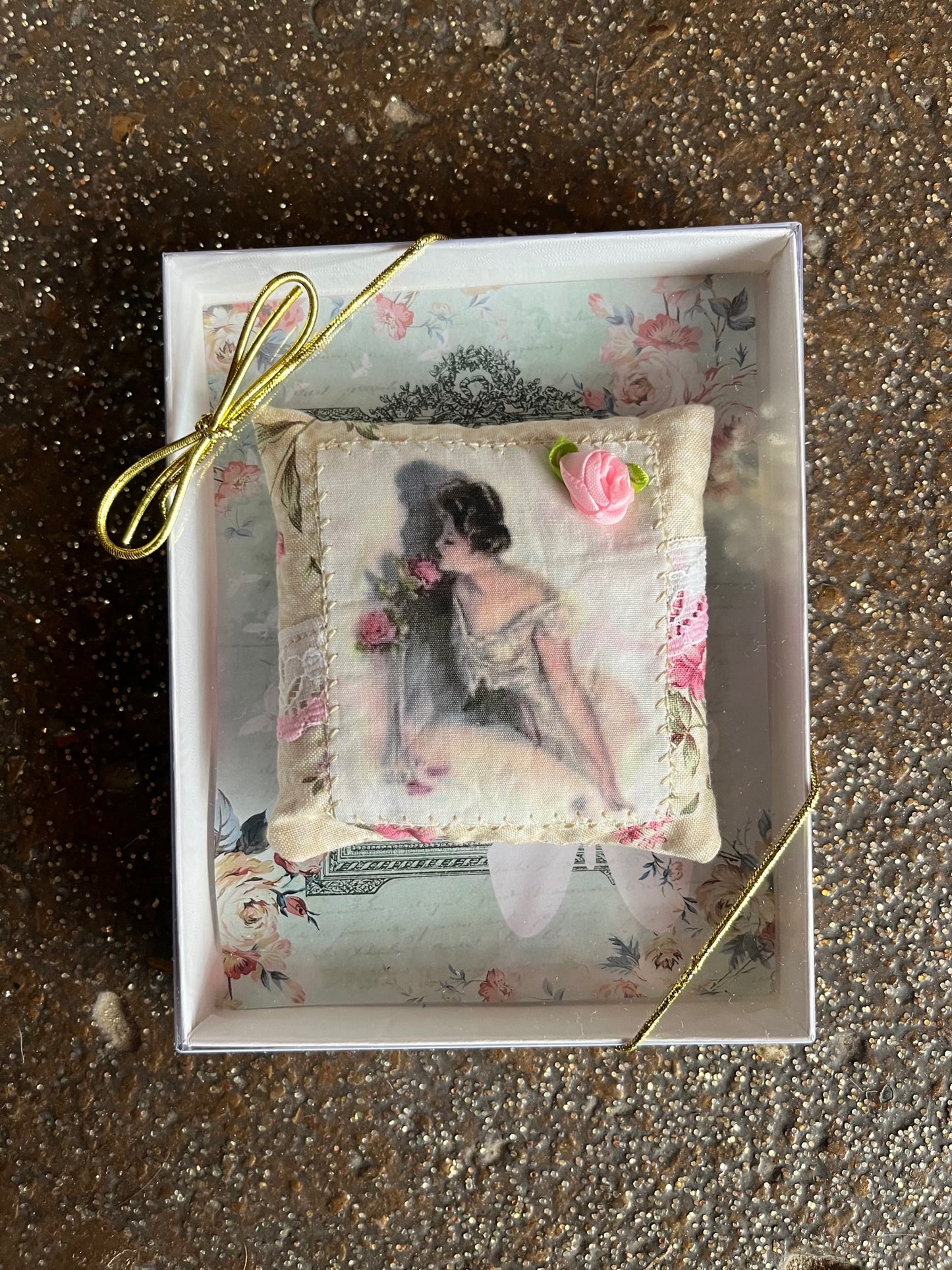 Home | Ladies Sachet