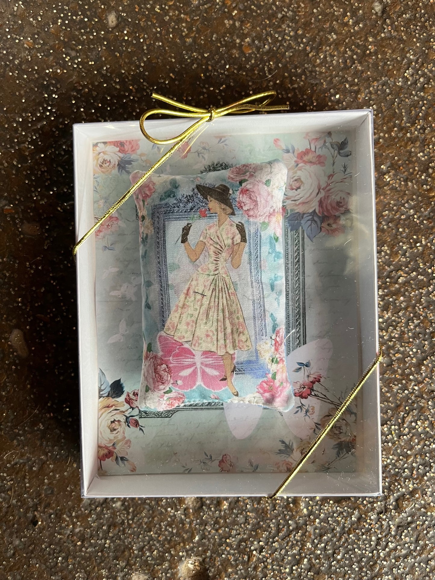 Home | Ladies Sachet