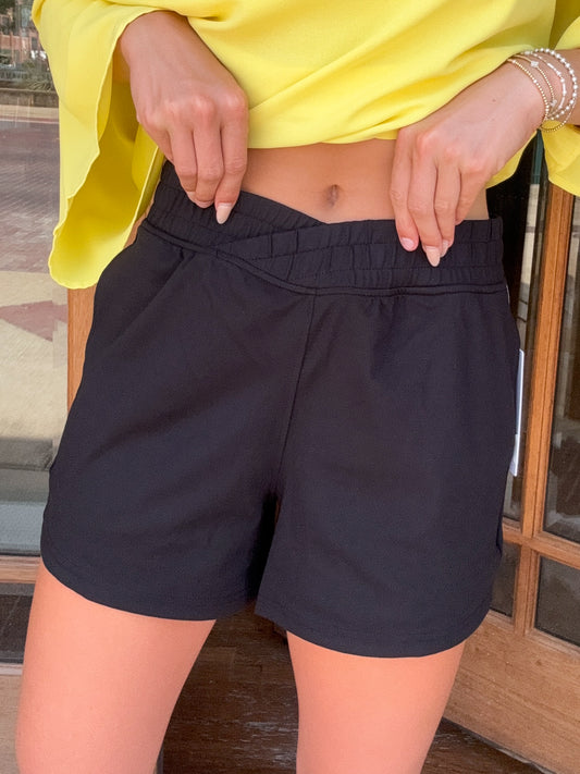 Shorts - 4" Crossover Detail