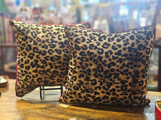 Cheetah Print 17x17 Throw Pillow