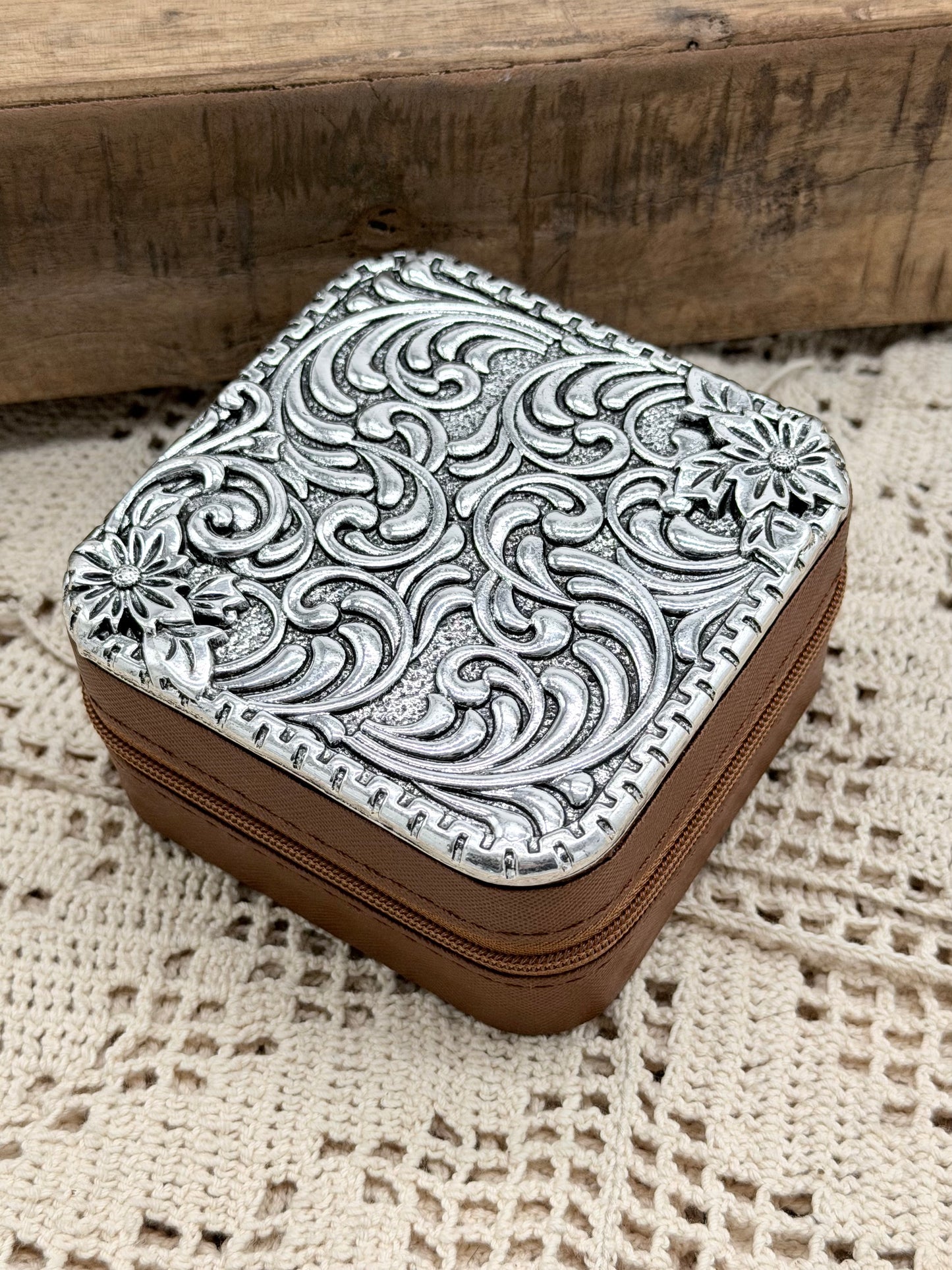 Jewelry | Case Brown Western Pattern Metal Plate