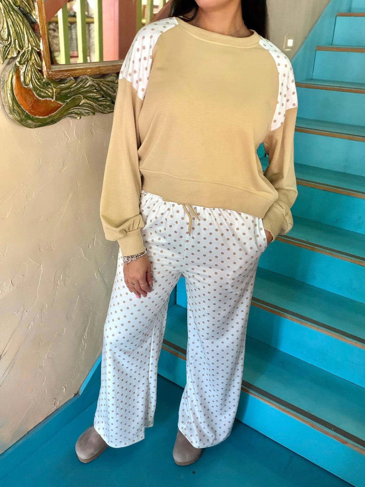Set - Sweet Dot Lounge
