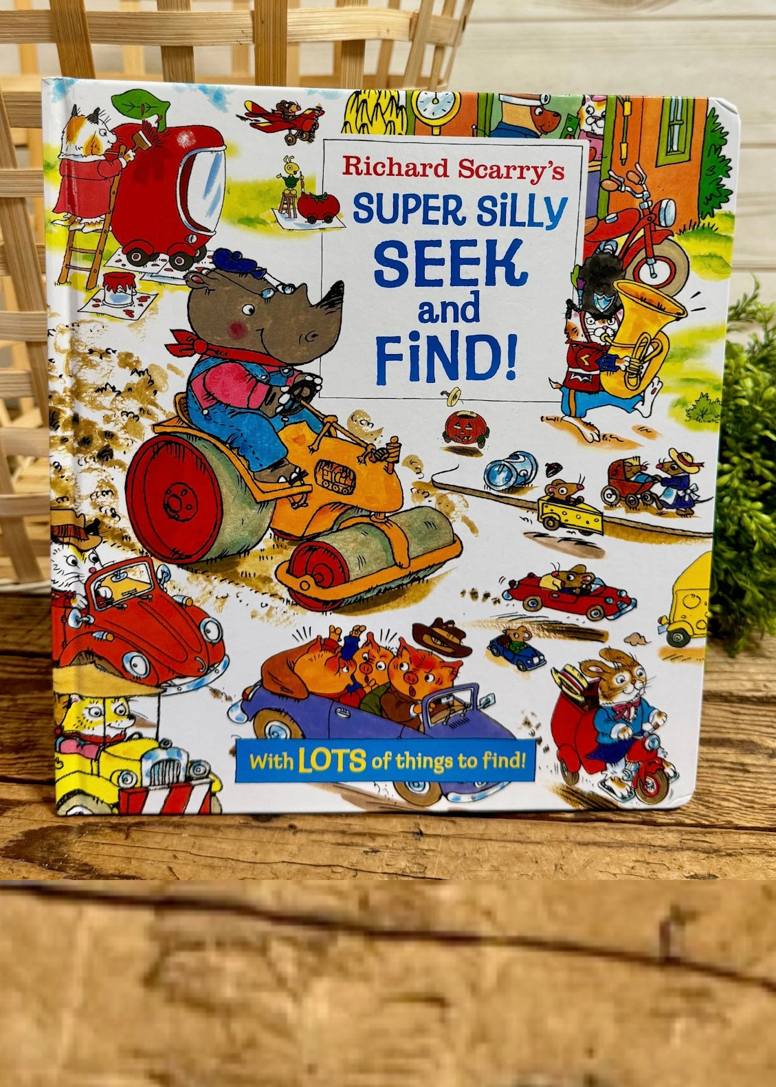 Littles | Richard Scarry&#39;s Super Silly Seek and Find Book