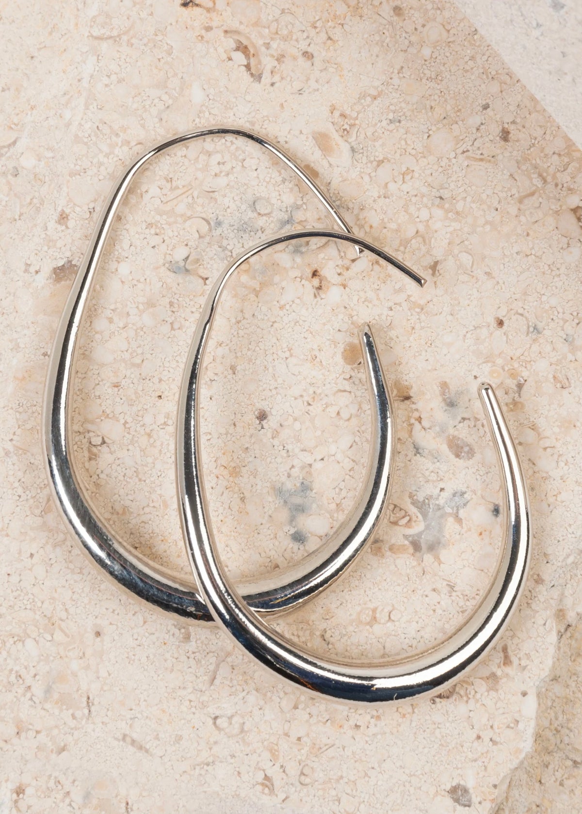 Earrings | Graduated Oval Hoop Earring