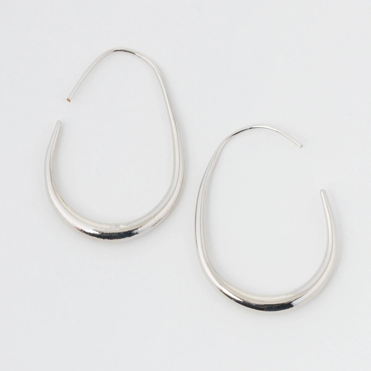 Earrings | Graduated Oval Hoop Earring