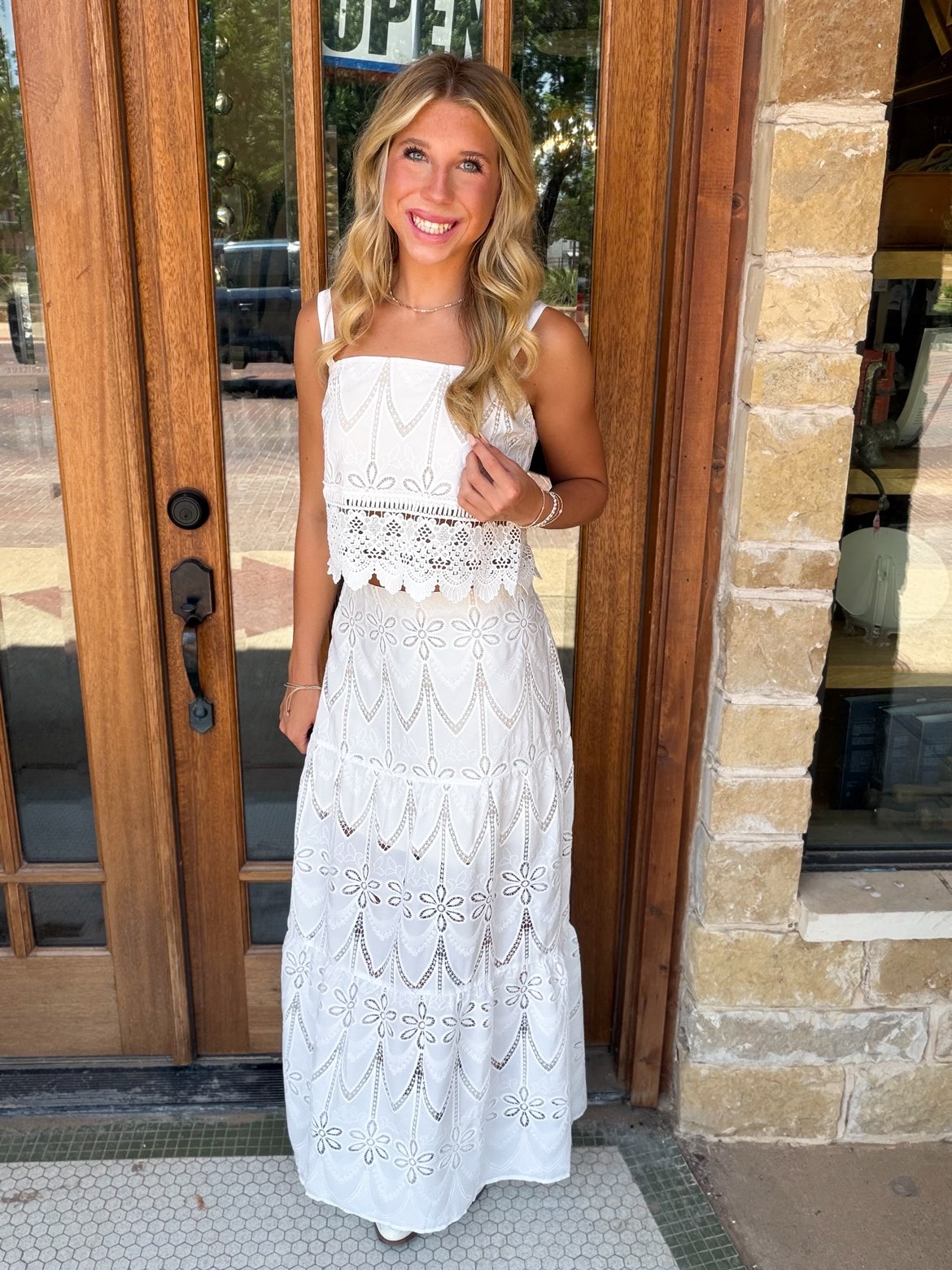 Set - Embroidered Top And Tiered Skirt