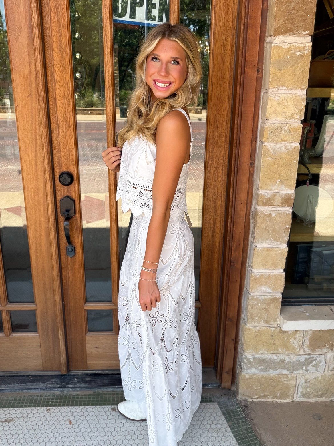 Set - Embroidered Top And Tiered Skirt