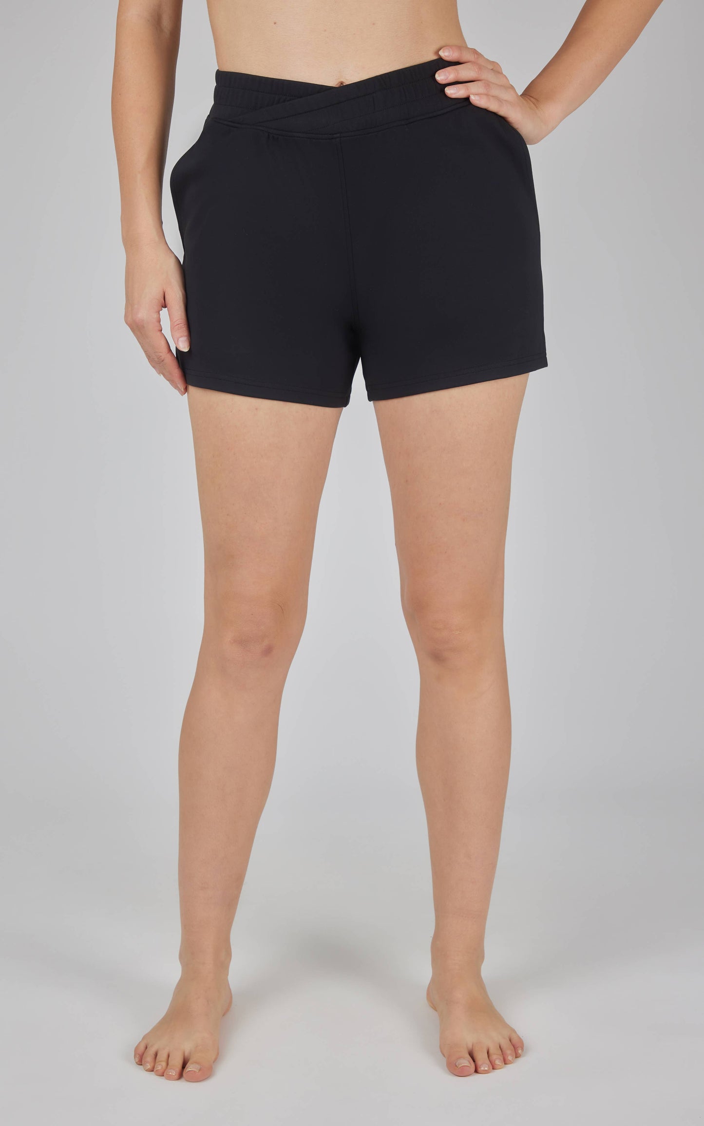 Shorts - 4" Crossover Detail
