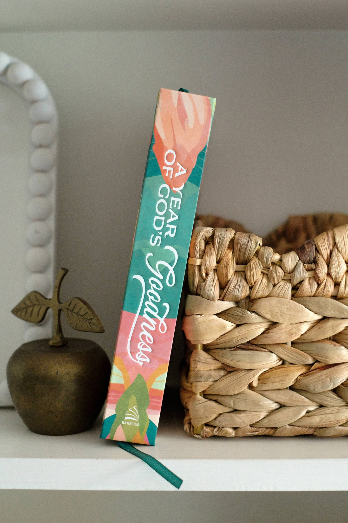Book - A Year of God's Goodness A Prayer & Praise Tracker for Women