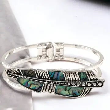 Jewelry | Bracelet Leaf Accent Hinge Bangle