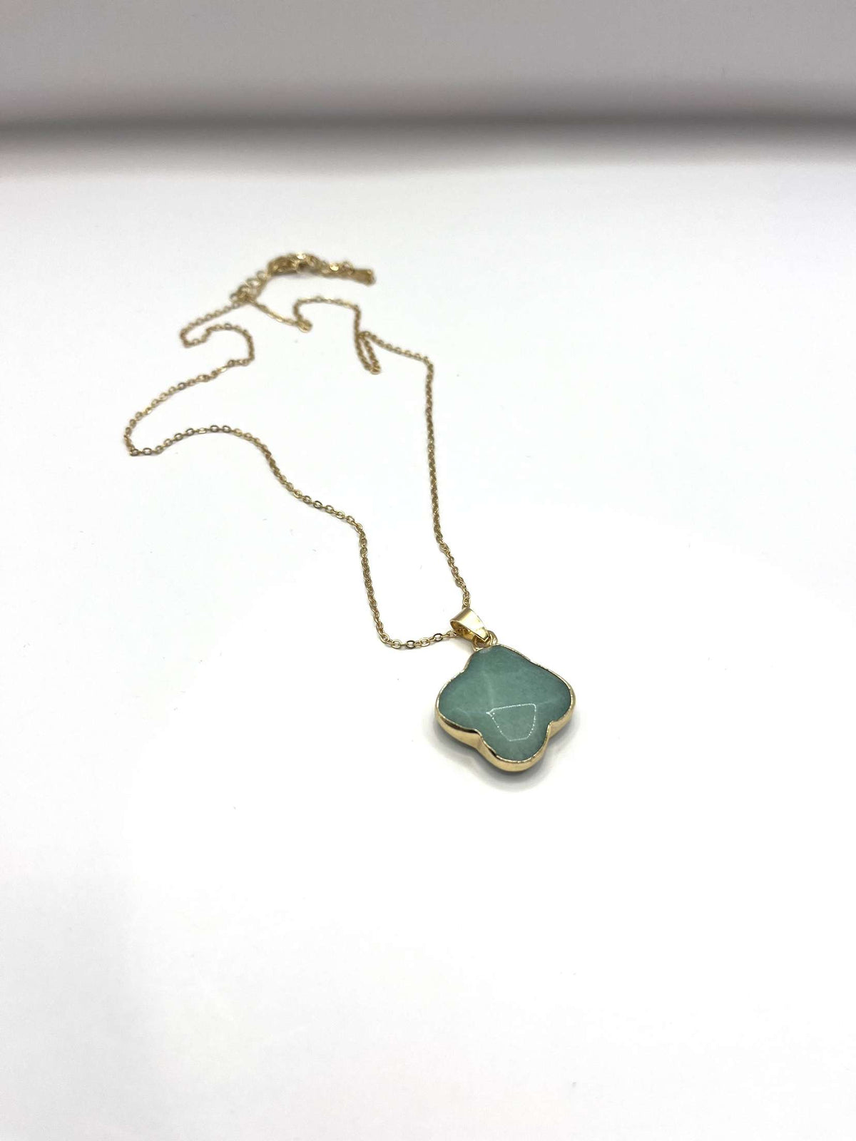Necklace | Clover Stone Pendant Necklace